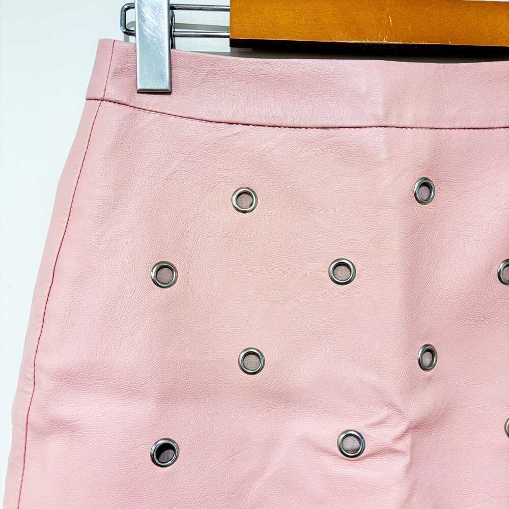 TOPSHOP Pink faux leather‎ mini skirt with grommets | Size 6 - Picture 2 of 6
